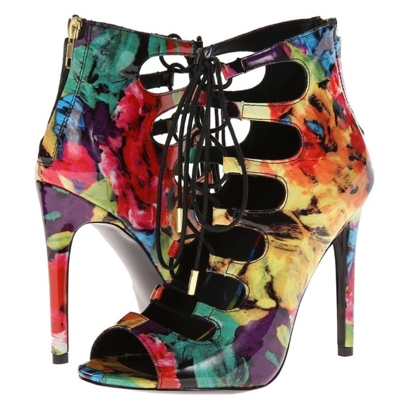 𝅺steve Madden Floral Cythiaa Lace-Up Booties - Picture 1 of 7
